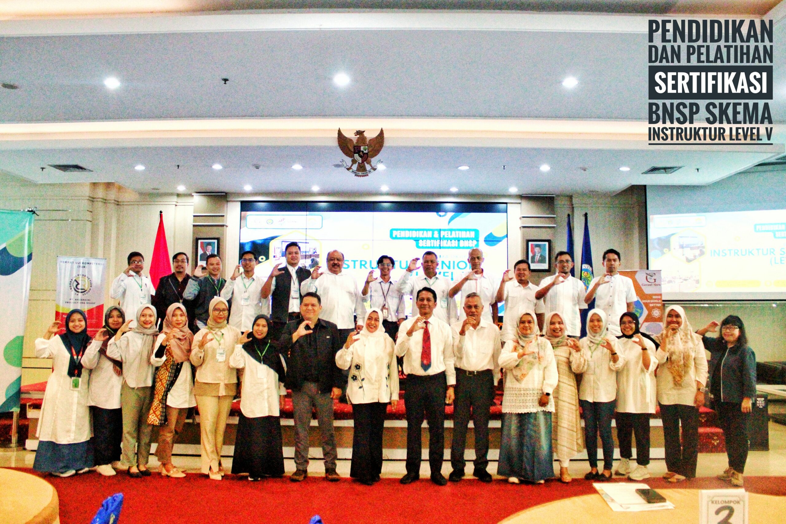 Instruktur Level V (3) System Analyst
